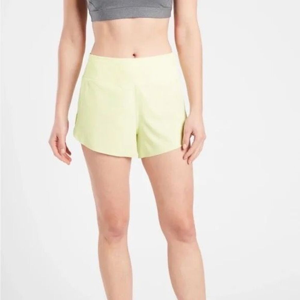✨ATHLETA RUN WITH IT 4.5" LIME SZ 2X SHORTS✨